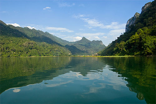 The beauty of Ba Be lake